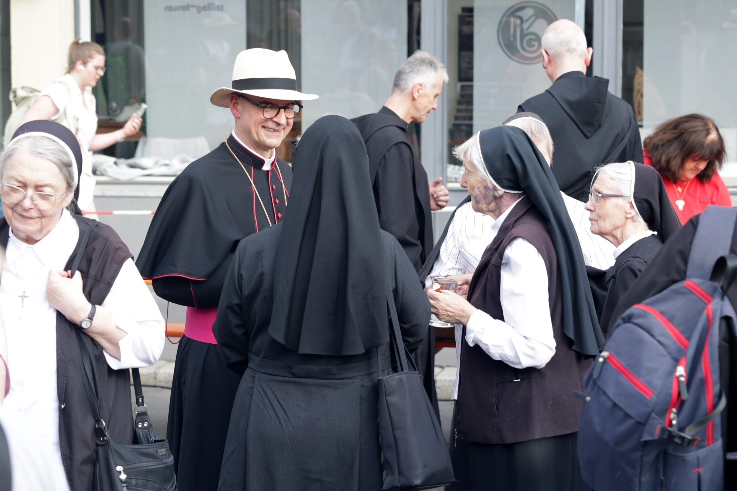 Bei der Begegnung nach dem Gottesdienst