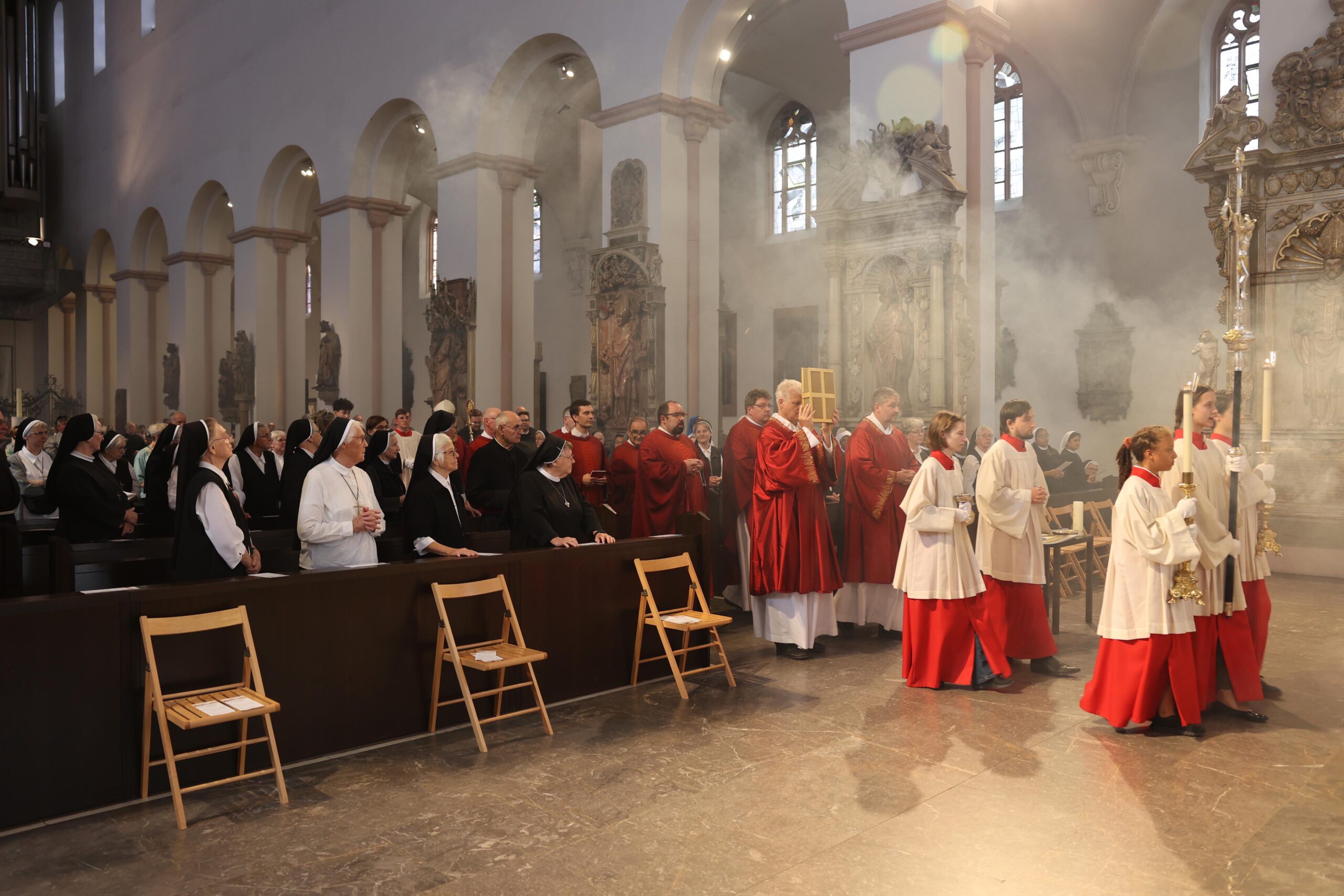 Einzug zum Gottesdienst
