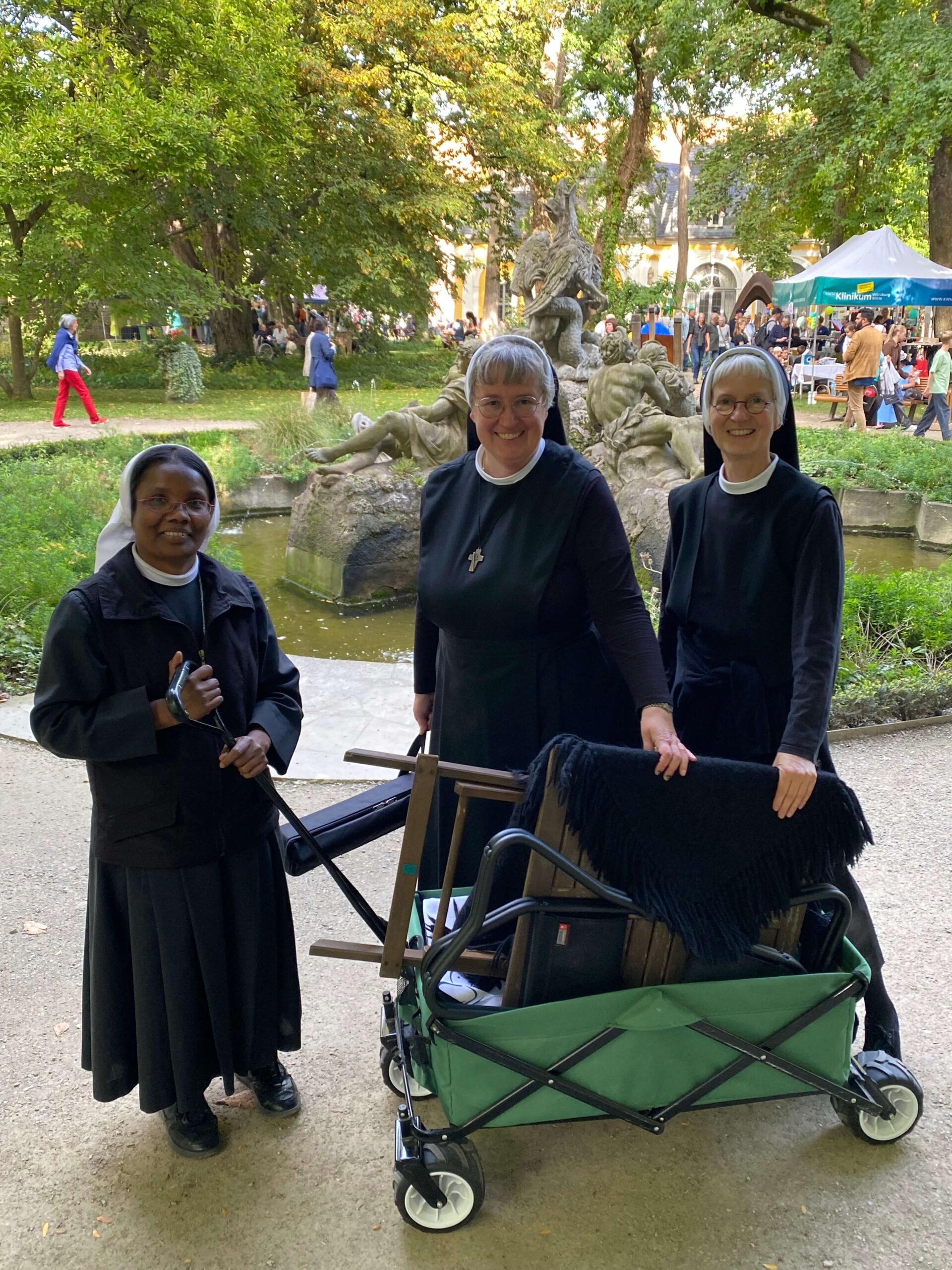 Im Park des Juliusspitals mit unseren Standutensilien